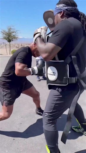 Mike Tyson SHOCKS The Boxing World With INSANE Knockout Power In Training #boxingnews#mma#boxing#ufc