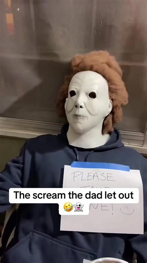“JUST ONE!” 😭 (via @haley •) #halloween #prank #trickortreat #scared #espnsocial