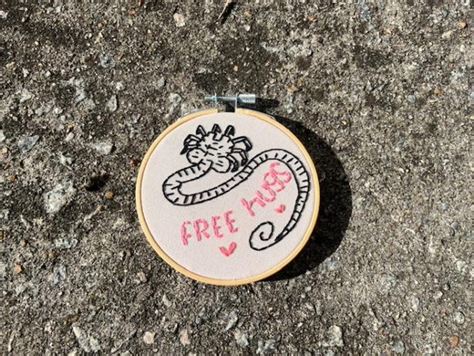 Small 4" (10cm) Hand-embroidered Facehugger Free Hugs Embroidery Hoop Art Decoration Decor Alien Xenomorph Fanart - Etsy