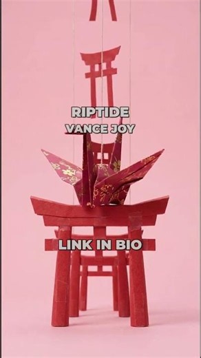 A classic crane with a Kyoto twist. #origami #kyoto #japaneseculture Save this for later!