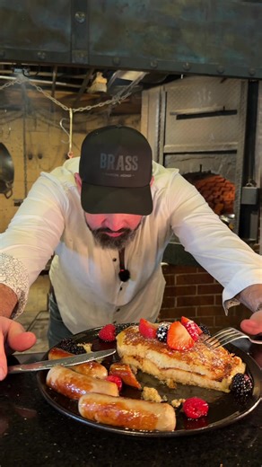 Receta de los Clásicos Hot Cakes de Brass Cancún