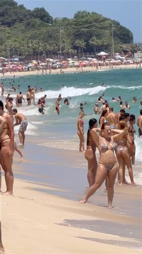 🇧🇷 Leblon Beach A Beautiful Day