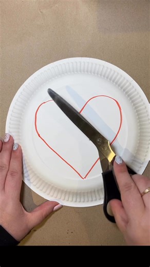 Valentine’s sensory plate! 💘💕💓 This is such a fun sensory craft and this heart themed version is great for Valentine’s Day. You can get really creative with what you put in this - but be very careful if your use a stapler not to staple through the bag!! #crafting #craft #craftideas #crafts #preschoolactivities | Home is Where the Art is