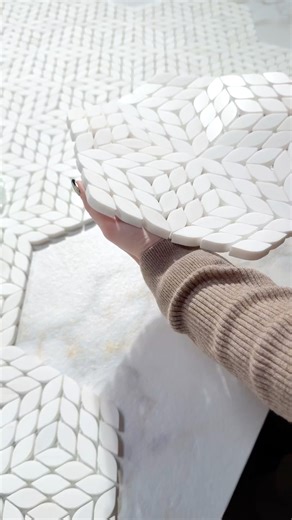 Is it just me, or.. 🌬️ #art #marble #marbletile #interiordesign #diy #marbledesign #marbleseries