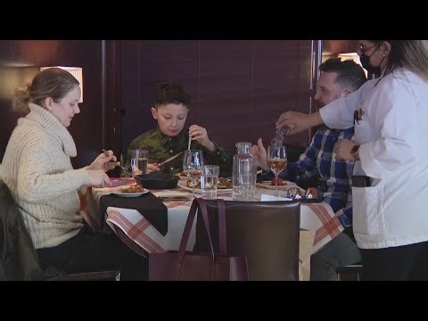 Tipped workers' wage debate continues as Mayor Johnson's veto holds firm