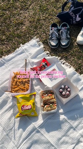 Jenni on Instagram: "Picnics at Christmas hit diff #fyp #christmas #sandwich #chocolatecake #picnic"