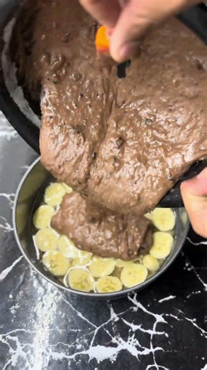 🍌 Moist, soft & delicious Banana Bread made with simple ingredients! 😍Bake it once and love it ♾️
