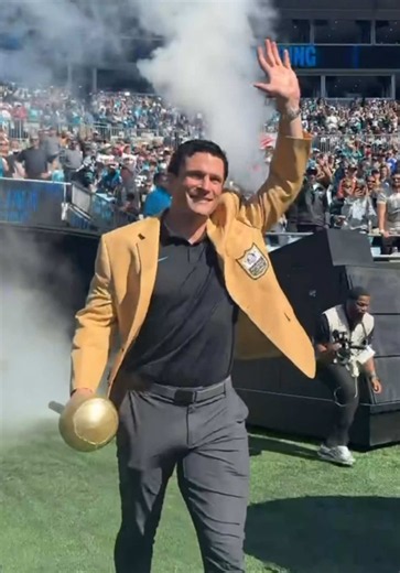 Luke Kuechly pounding the drum in his gold jacket 💙 📺 FOX #NFL #Football #CarolinaPanthers