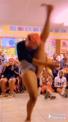 See High kicks that shocked the world. this is how to dance the Zulu traditional dance INDLAMU.