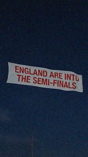 Someone let the villa know! 🏴󠁧󠁢󠁥󠁮󠁧󠁿🌴 #LoveIsland #FIFAWorldCup | love island world cup
