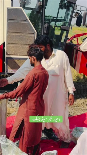 وحید گجر سیڈ چیک کرتے ہوئے #rg_fam #repost #tractor