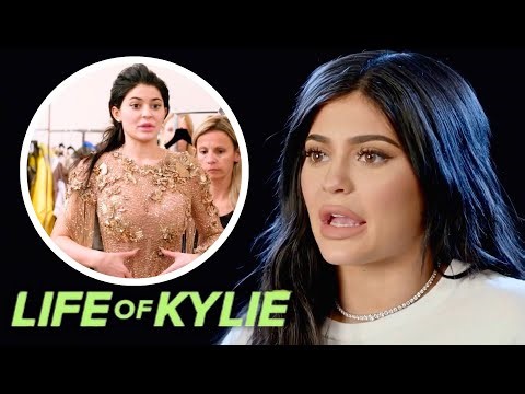Donatella Versace Asks Kylie Jenner To Go Blonde for the Met Gala | Life of Kylie | KUWTK | E!