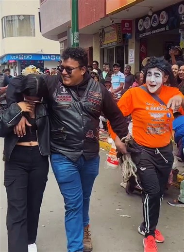 Hilarious Moments from the Manta Festival Parade