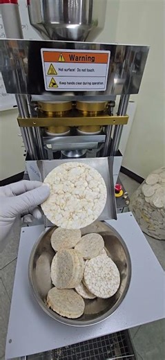 Domo of 95mm rice cake made with the SYP9502 by Shinyoung Mechanics Korea #food #ricecake #bread