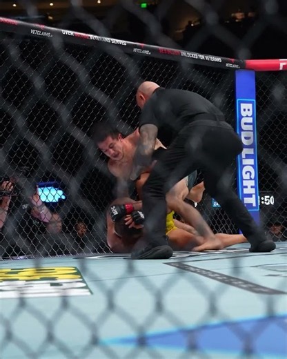 Hernandez gets the win over RDA #ufc332