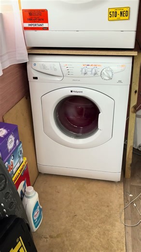 Hotpoint Aquarius WF541 washing machine || Crazily loud final spin!