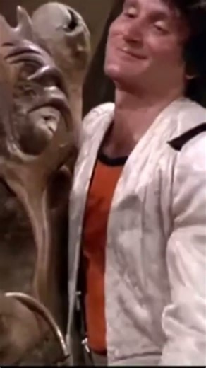 Mindy forces the ultimate ultimatum! Dad vs. Mork: Who stays? The answer is pure 70s/80s gold! 😲