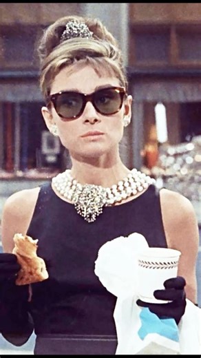 Breakfast at Tiffany’s black Givenchy dress #givenchy #audreyhepburn #breakfastattiffanys