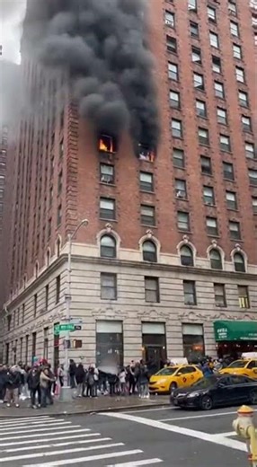 🔥 17 People Trapped Above Fire - Watch Floor 9 Window [Raw Footage]