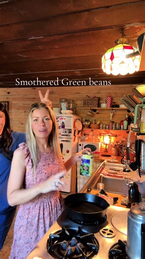 Smothered green beans are so good. Recipe and spatula from @Kelly Cooks Texas Bacon from @Brown Pearcy Cattle Company code TINA20 for $20 off… #smotheredgreenbeans #southerncooking #cookwithme