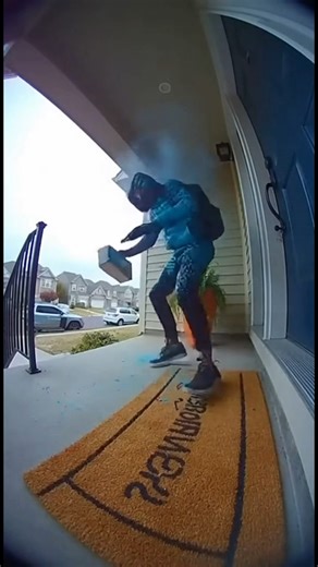 Porch Pirate Falls For Exploding Bait Package Prank #viral #viralpost #viralvideo #fyp #reelsvideo #reelsfacebook #viralvideo #facebookreels #viralreel | Popcorn TV