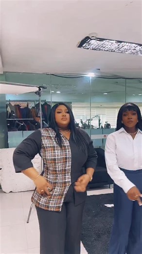 Eseosa Bernard on Instagram: "Happy ‘SPLIT’ Thursday from all of us at Solana Trust Bank 😍 It’s another amazing Thursday, do not miss #AMTheSplit showing on Africa Magic Showcase by 8:30pm every Thursday and Friday. It’s tonight guys, you deserve to enjoy the sumptuous meal we cooked! 🤭 Kisses from Tola and Harriet 🥰 #eseosabernard #actor #harriet #amthesplit"