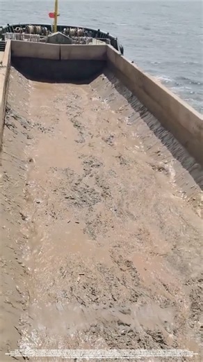 How do marine mud-dumping vessels discharge mud?