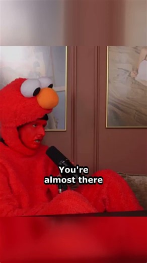 elmo really just asked oliver about the bowl cut like it wasn't the most iconic thing in music