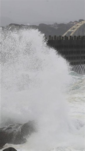 Typhoon Champi Slams Taiwan, Hundreds of Flights Scrapped