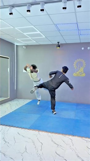 Tony Jaa Powerful Low Kick Techniques Tutorial | Muay Thai Training Basics (UK Style)💥⚡️ #TonyJaa