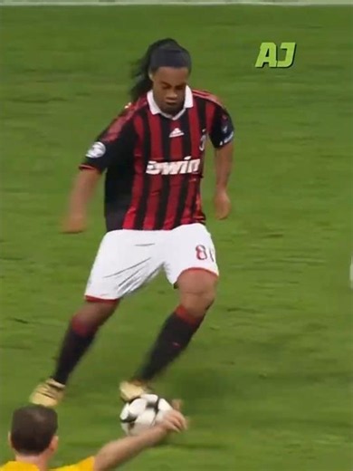 Ronaldinho Milan Skills 😱