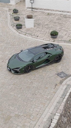 Lamborghini Revuelto | iconic in every angle