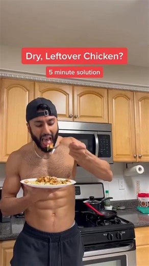 5 minute solution if you have plain, dry leftover chicken breast or meal prep from a few days.👇🏼 - 2 tsp Honey (or a low calorie Maple Syrup) 1 tbsp Low Sodium Soy Sauce 1 tsp Apple Cider Vinegar 1-2 tbsp Water (for more volume and to slightly dilute the mix) 1 tsp Minced Garlic Chilli Flakes (optional for a spicy kick) 1/4 tsp flour or cornstarch (will help thicken the sauce) - CALORIES: Approx. 57 calories with honey. Using a low calorie maple syrup will bring this down even further. - TIP: 