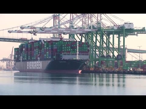 US economic growth accelerates in third quarter | REUTERS