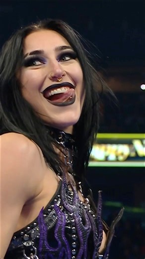 Just in time to save the day… HERE COMES MAMI 😈 #SmackDown | WWE