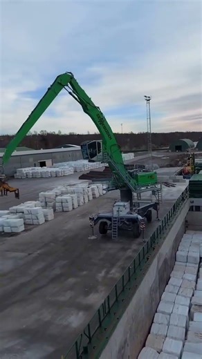 Sennebogen 870 - Green Hybrid System #shortvideo #hitachizaxisbelahjalan #constructionequipment