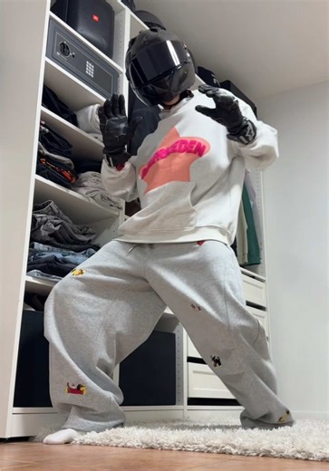 Exploring Aelfric Eden's Stylish Jogging Outfits