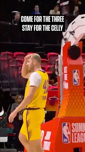 Jon Elmore with the ELITE celly #lakers
