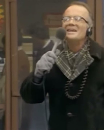 WKRP in Cincinnati - Turkeys Away