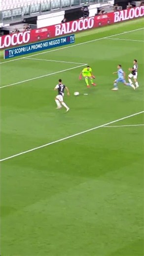 DYBALA & RONALDO vs THE KEEPER 👀