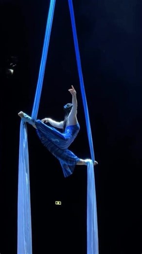 an angel on stage 🪽💙 #Corteo | Cirque du Soleil