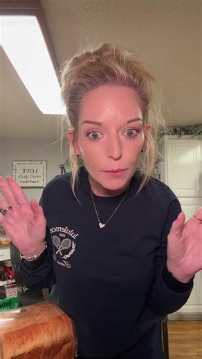 ophelia 🦋 (@shoelover99)’s video of brioche bread