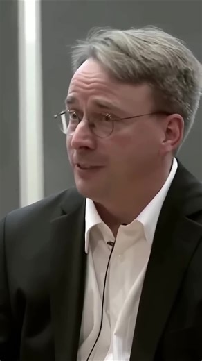 💻 Did you know that #OnThisDay, December 28, 1969, Linus Torvalds was born, creator of the Linux kernel and the Git version control system? 🐧 In 1991, Torvalds developed the Linux kernel, the foundation of thousands of distributions used today in servers, supercomputers, embedded systems, and mobile devices. Its adoption was key to the free software ecosystem, alongside projects like GNU and organizations such as the Linux Foundation, which now coordinates its global development. 🌍 Linux’s co