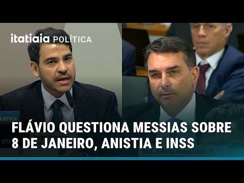 FLÁVIO BOLSONARO QUESTIONA JORGE MESSIAS SOBRE PRISÕES DO 8 DE JANEIRO, PEDIDOS DE ANISTIA E INSS