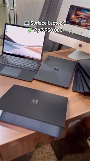 💻 Surface Laptop 3 💸 Rp 3.950.000 ⚙️ SPESIFIKASI ⚙️ - Prosesor: Intel Core i5-1035G7 (10th Gen, 4 core, 8 thread, 1,2 GHz - 3,7 GHz) - RAM: 8GB LPDDR4x-3733 MHz (soldered) - Penyimpanan: 256GB SSD PCIe NVMe M.2 - GPU: Intel Iris Plus Graphics (4 core, hingga 4GB shared memory) - Layar: 13,5 inci PixelSense (2256x1504, 201 PPI), touchscreen - Sistem Operasi: Windows 11 Home - Baterai: hingga 11,5 jam penggunaan normal - Konektivitas: Wi-Fi 6, Bluetooth 5.0, 1x USB-C (Thunderbolt 3), 1x USB-A, S