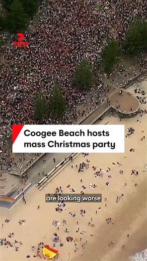 The shores of Coogee Beach are looking worse for wear after yesterday's Christmas celebrations. Thousands flooded the shores, determined to carry on with the former Bronte Beach bash in a new location. #CoogeeBeach #BronteBeach #christmasparty #beachcleanup | 7NEWS Sydney