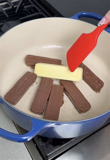 How did I not know this chocolate trick? 🍫 #food #recipe #sweet #cooking #fyp