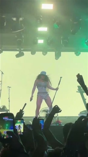 Slayyyter “ Beat Up Chanels “ Live @ São Paulo 💚