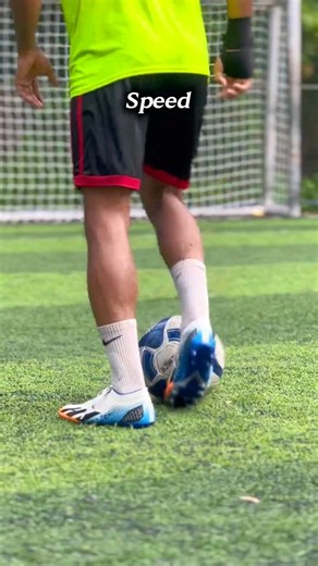 3 Different Dribbling Techniques⚡️⚽️ #football #tutorial #soccer #futbol #shorts #footballskills