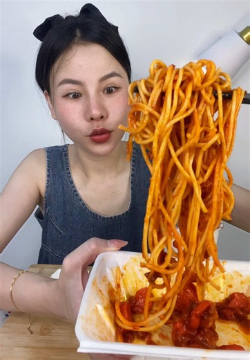 Mukbang gà rán, hamburger & spaghetti Jollibee 💛 Jollibee is today’s craving! 🍗🍔🍝 #mukbang #jollibee #jollibeemukbang #friedchicken
